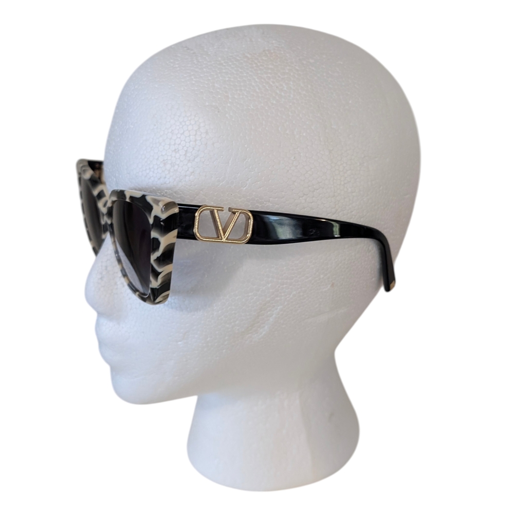 ✨ VALENTINO Marble Cat-Eye Sunglasses ✨ Gold V-Logo